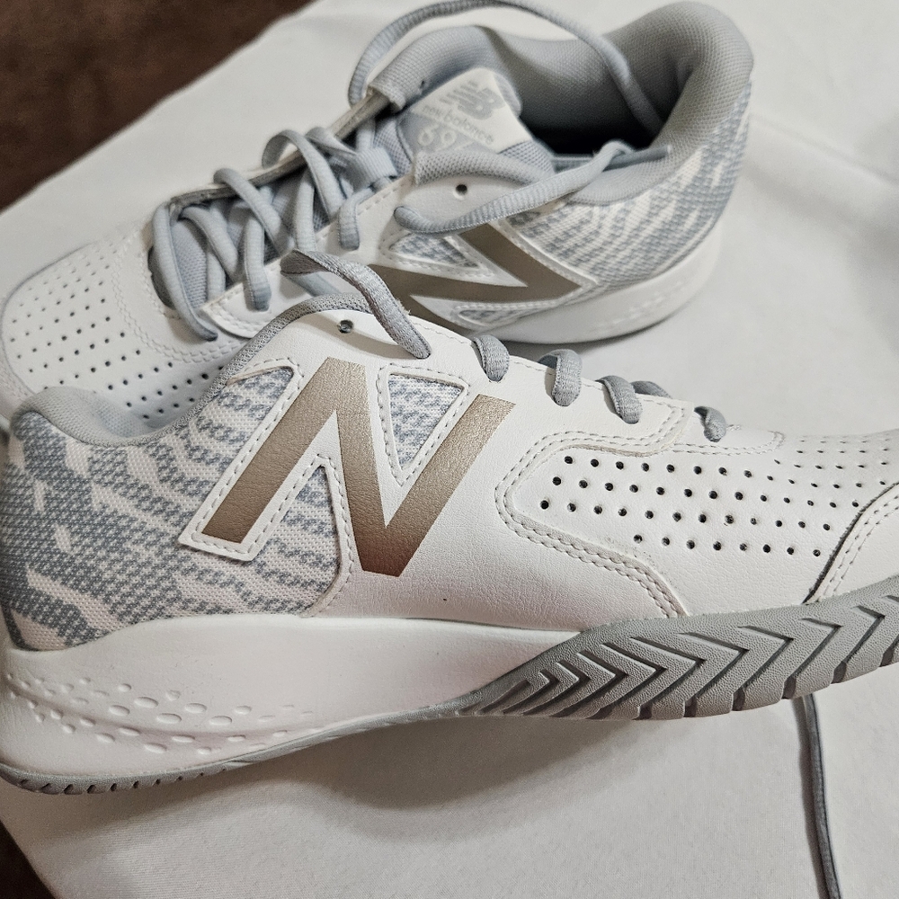 New Balance 696v3 Tennis Shoes Women's Size 8 - Picture 3 of 3